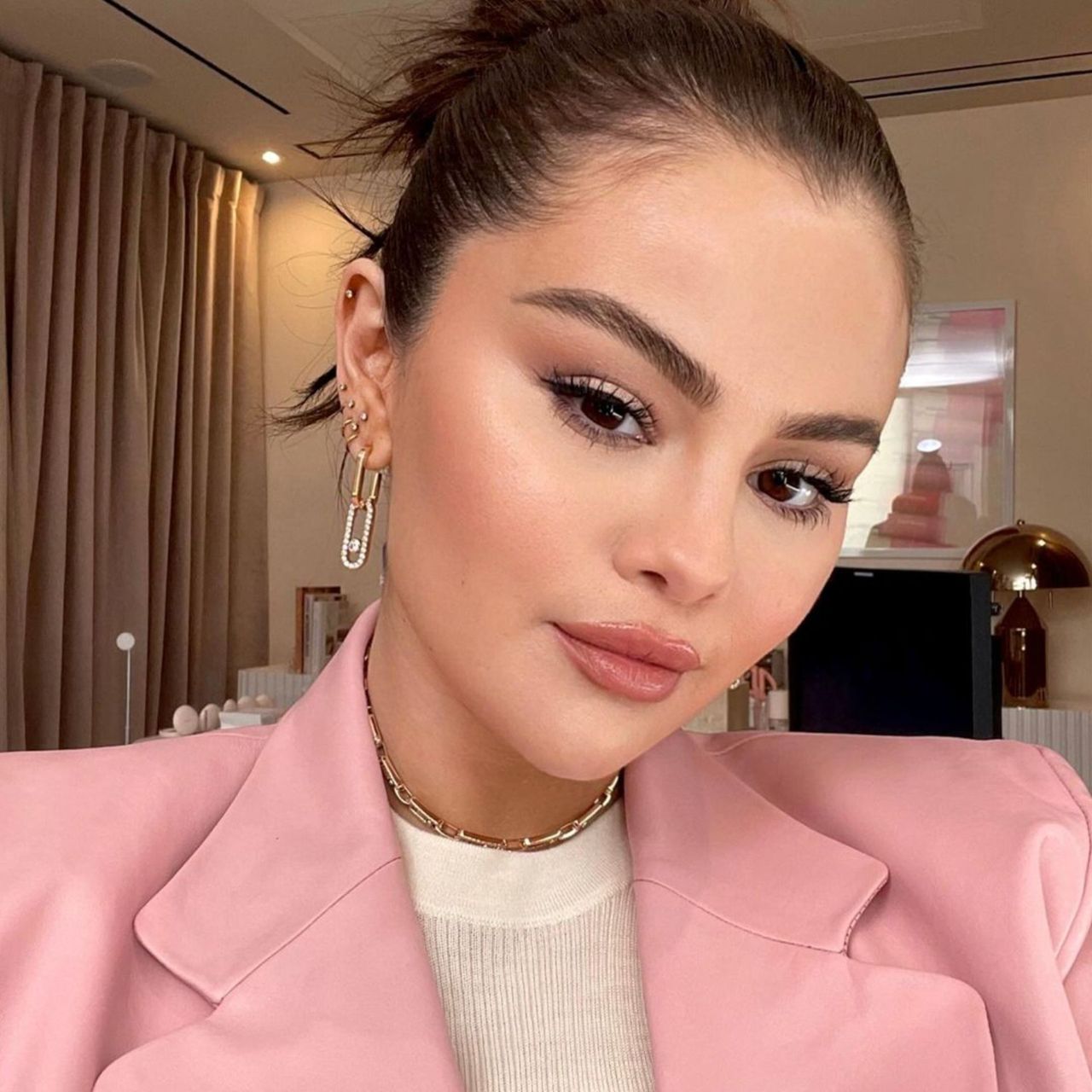 files/Soft-Pink-Glam-Makeup-cette-tendance-qui-fait-craquer-les-beauty-addicts-et-les-stars.jpg