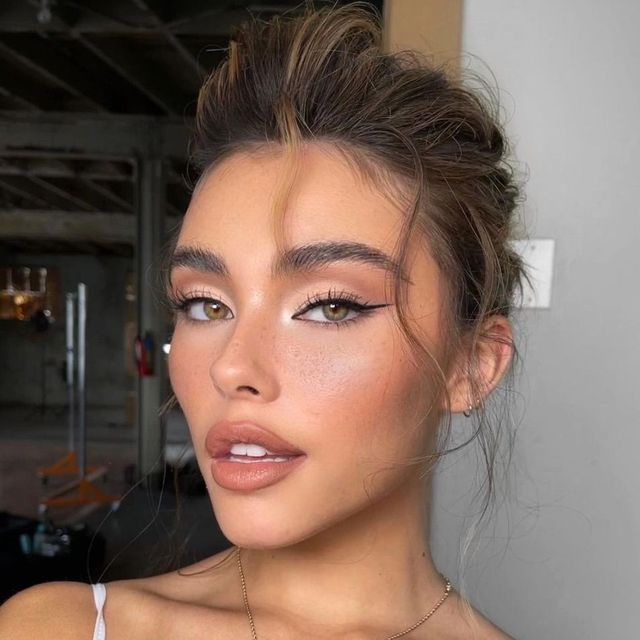 files/Voici-une-technique-imparable-pour-rajeunir-son-regard-grace-a-du-maquillage.jpg